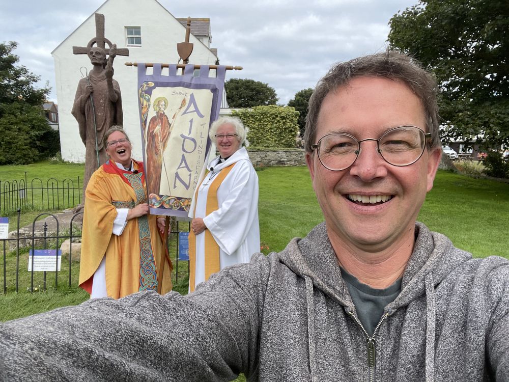 Vicars, Statue, Banner and Photographer!